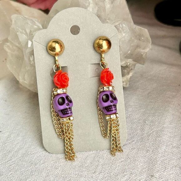 Howlite Scull Day Of the Dead Halloween Dangle Earrings Non-Pierced - Picture 2 of 4